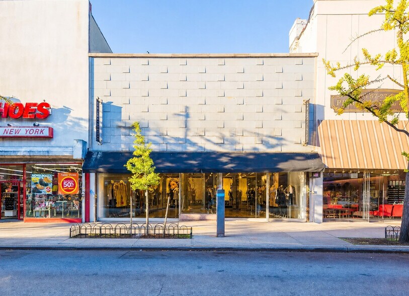 5723 Myrtle Ave, Ridgewood, NY à louer - Photo de l’immeuble – Image 1 sur 6
