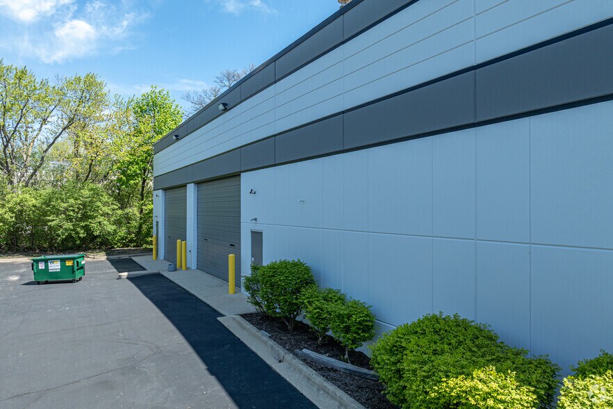 6250 Church Rd, Hanover Park, IL à louer - Photo de l’immeuble – Image 3 sur 5