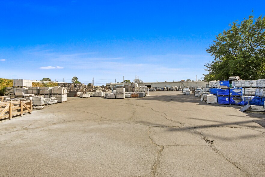 901 E Cerritos Ave, Anaheim, CA à louer - Photo de l’immeuble – Image 3 sur 8