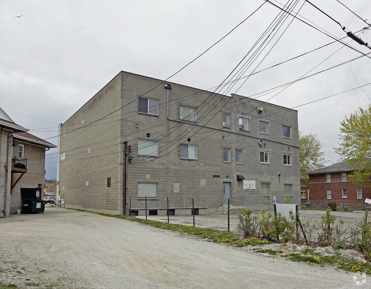 3500 N Sherman Blvd, Milwaukee, WI à louer - Photo de l’immeuble – Image 2 sur 4