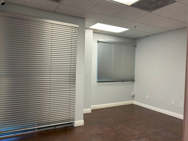 1450-1458 W Holt Ave, Pomona, CA à louer - Photo de l’immeuble – Image 3 sur 11