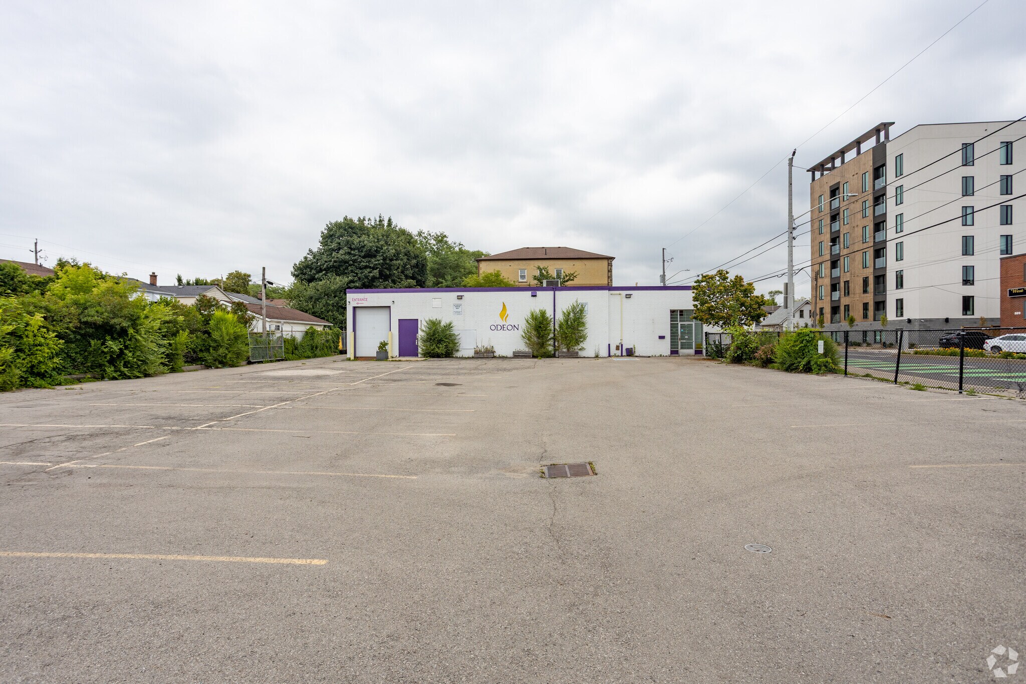 810 King St W, Hamilton, ON à louer Photo principale– Image 1 sur 2