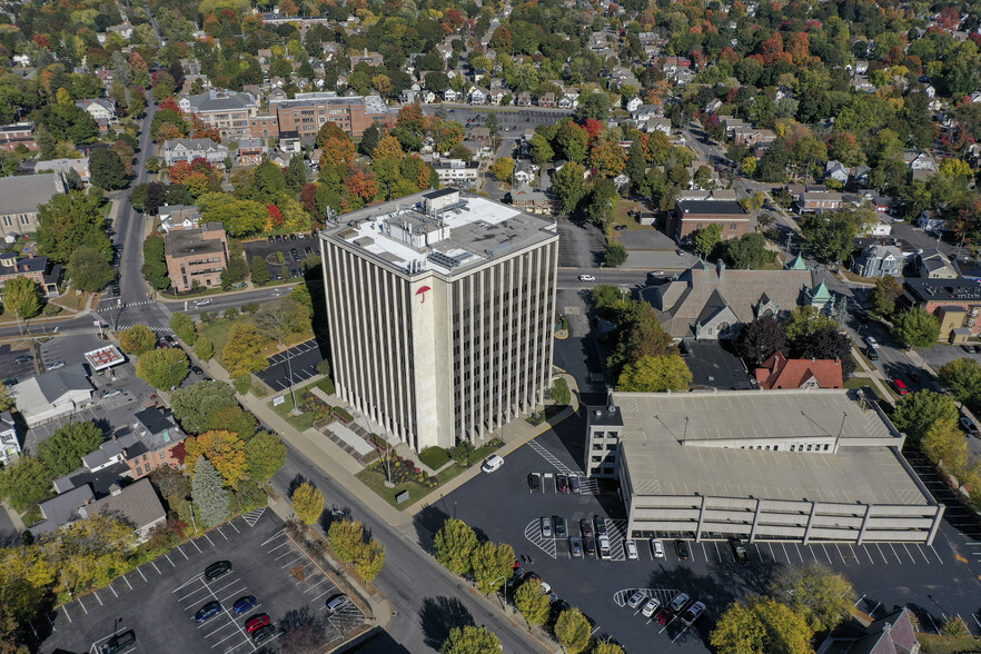 333 Glen St, Glens Falls, NY à louer - Photo de l’immeuble – Image 2 sur 22