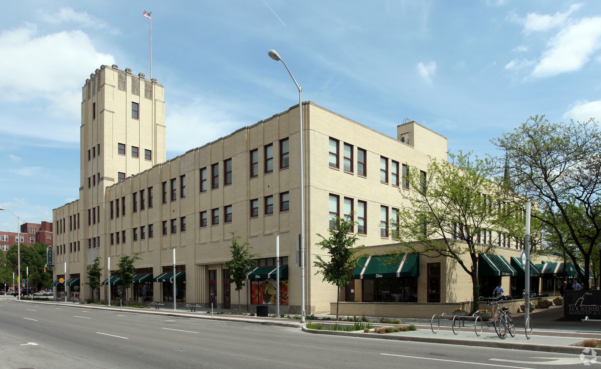 333 N Alabama St, Indianapolis, IN à louer Photo de l’immeuble– Image 1 sur 15