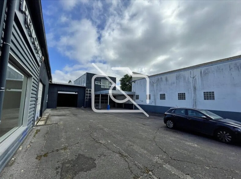 Industriel/Logistique dans Jouy-en-Josas à vendre - Photo de l’immeuble – Image 3 sur 11