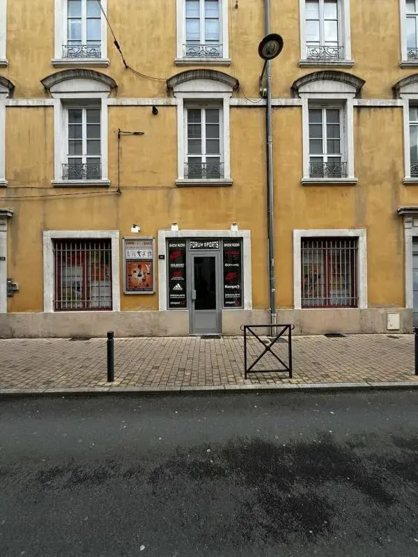 Local commercial dans Villefranche-sur-Saône à louer Photo de l’immeuble– Image 1 sur 7