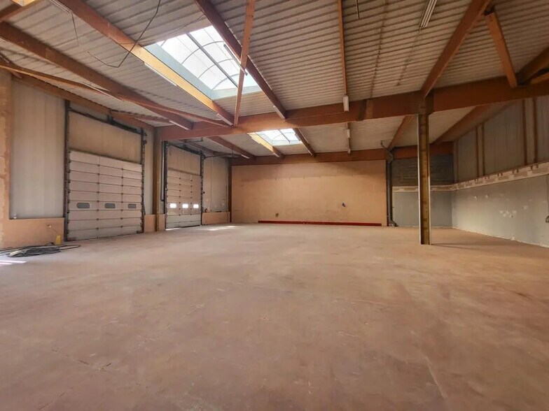 Local d’activités dans La Verpillière à louer - Photo de l’immeuble – Image 2 sur 7