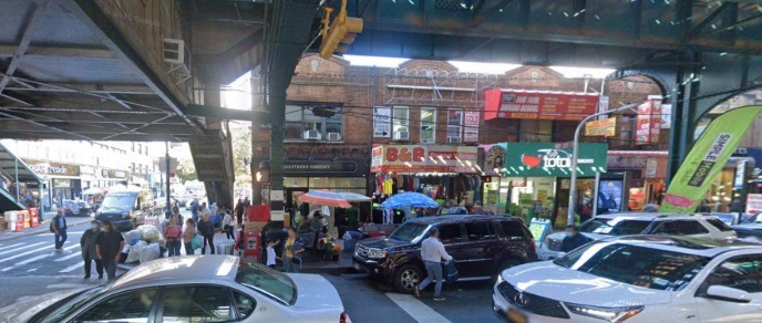 82-03-82-05 Roosevelt Ave, Jackson Heights, NY à louer - Photo de l’immeuble – Image 1 sur 1