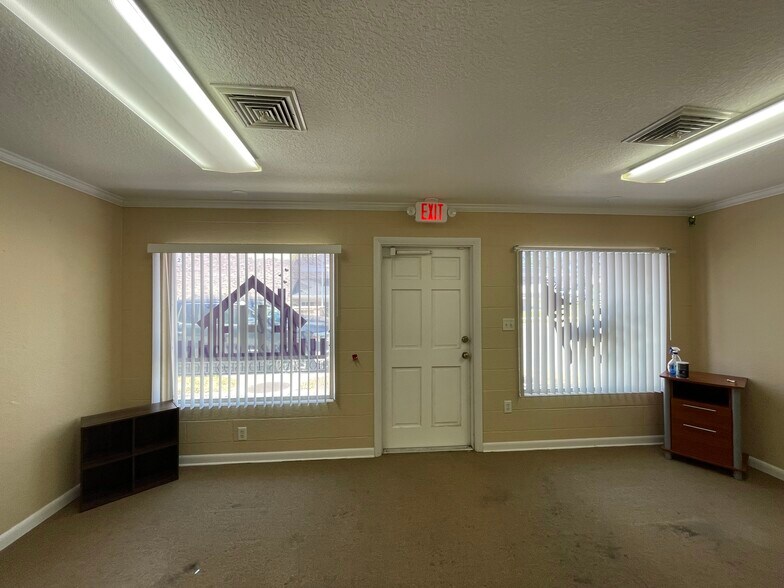 909 W Magnolia St, Leesburg, FL à louer - Photo de l’immeuble – Image 2 sur 16