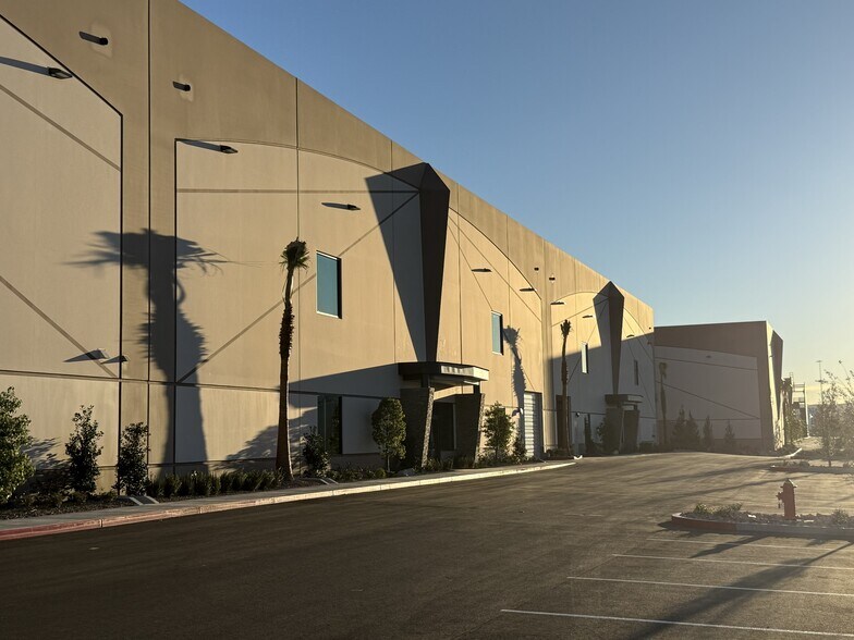 1180 - 1300 JetStar Ave. Ave, Henderson, NV à louer - Photo de l’immeuble – Image 3 sur 8