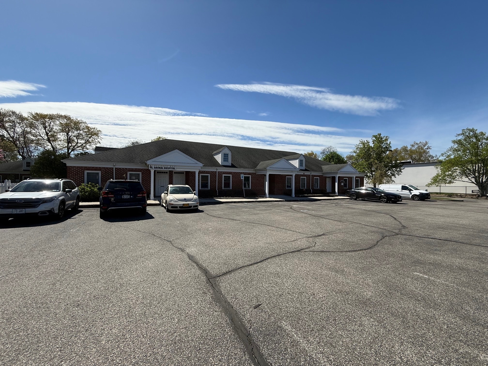 1149 Old Country Rd, Riverhead, NY à louer Photo de l’immeuble– Image 1 sur 2