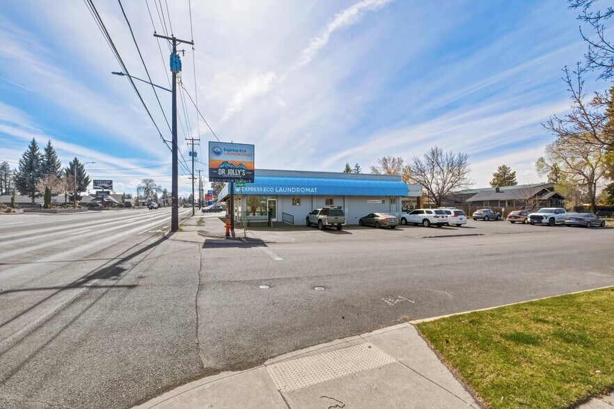 407 SE 3rd St, Bend, OR à vendre - Photo principale – Image 1 sur 23