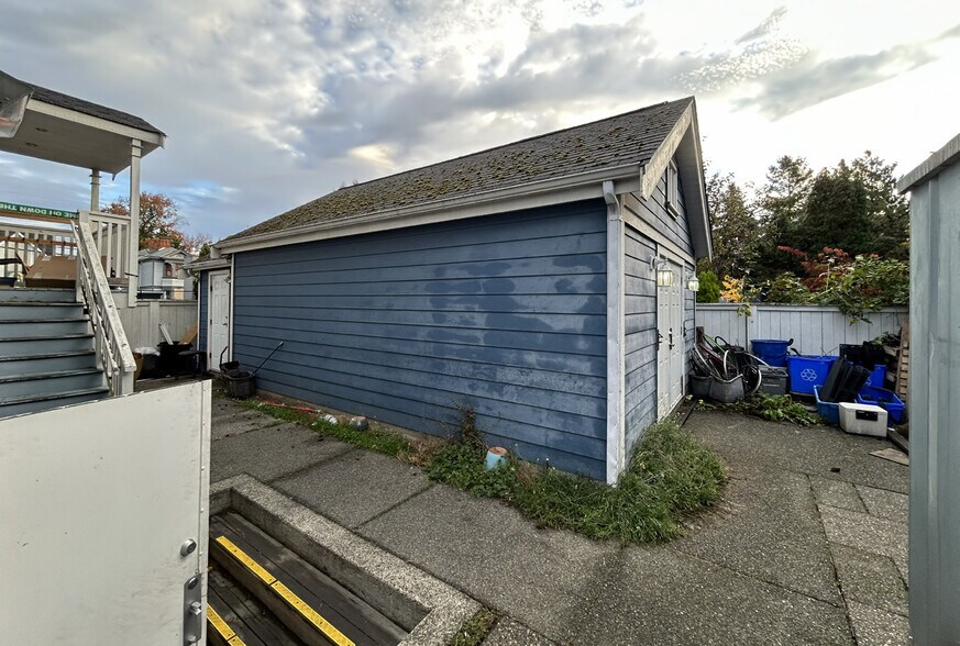 1833 Cook St, Victoria, BC à vendre - Photo de l’immeuble – Image 3 sur 6