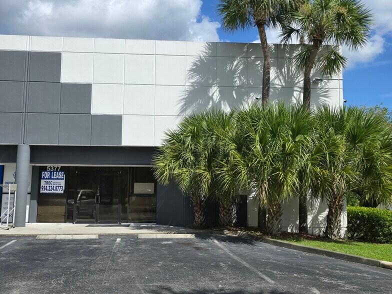 5365-5377 N Hiatus Rd, Sunrise, FL à louer - Photo de l’immeuble – Image 3 sur 15