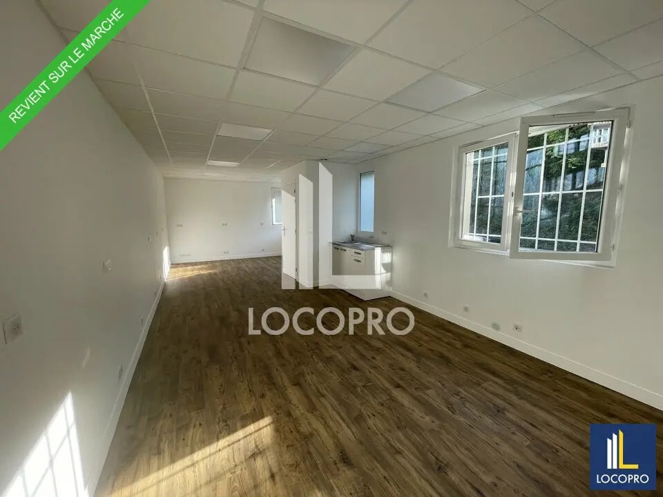 Bureau dans Saint-Laurent-du-Var à louer Photo de l’immeuble– Image 1 sur 3