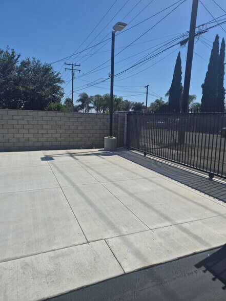 11211-11225 Kadota Ave, Pomona, CA à louer - Photo de l’immeuble – Image 3 sur 15