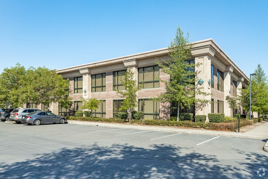 111 Woodmere Rd, Folsom, CA à louer - Photo de l’immeuble – Image 2 sur 10