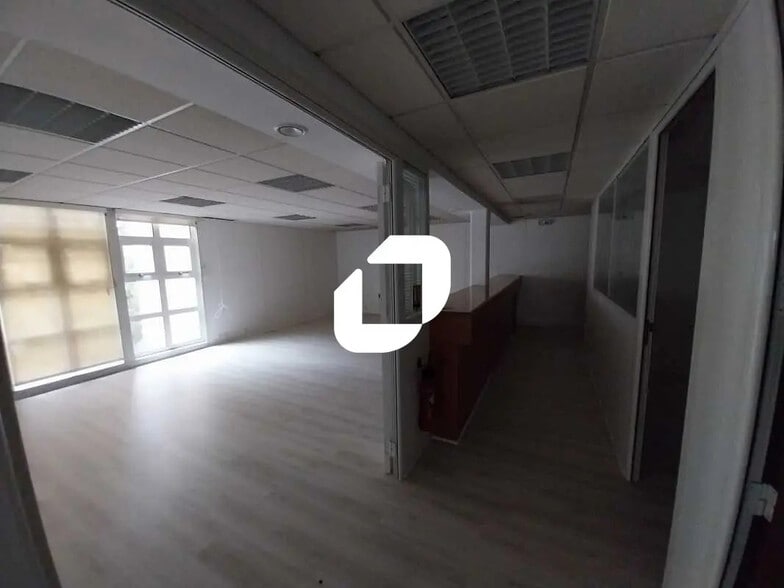 Bureau dans Poissy à louer - Photo intérieure – Image 2 sur 8