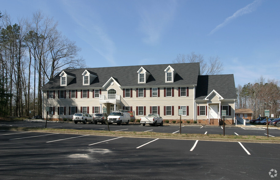 2505 Pocoshock Pl, North Chesterfield, VA à vendre - Photo de l’immeuble – Image 1 sur 16