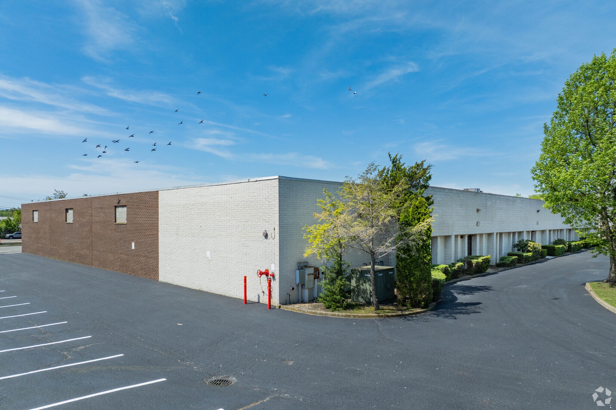 40-48 Drexel Dr, Bay Shore, NY à vendre Photo de l’immeuble– Image 1 sur 1