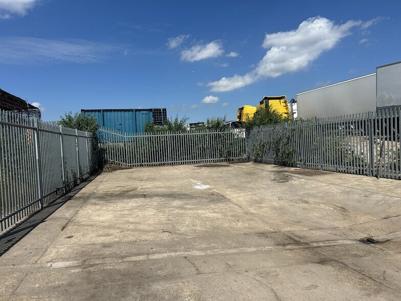 Leagrave Rd, Luton à louer - Photo de l’immeuble – Image 2 sur 4