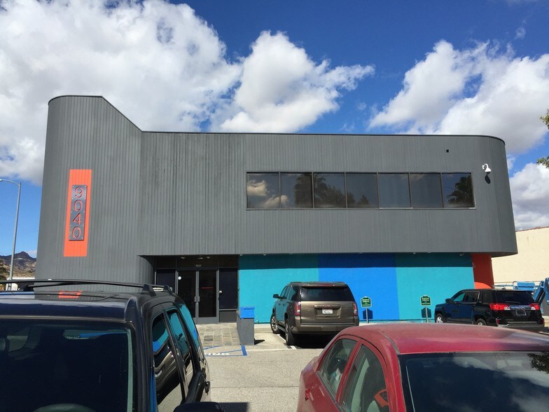 9040 Topanga Canyon Blvd, Canoga Park, CA à louer - Photo de l’immeuble – Image 2 sur 6