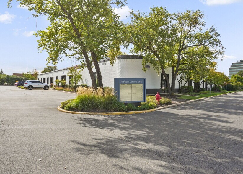 17W775 Butterfield Rd, Oakbrook Terrace, IL à louer - Photo de l’immeuble – Image 2 sur 8