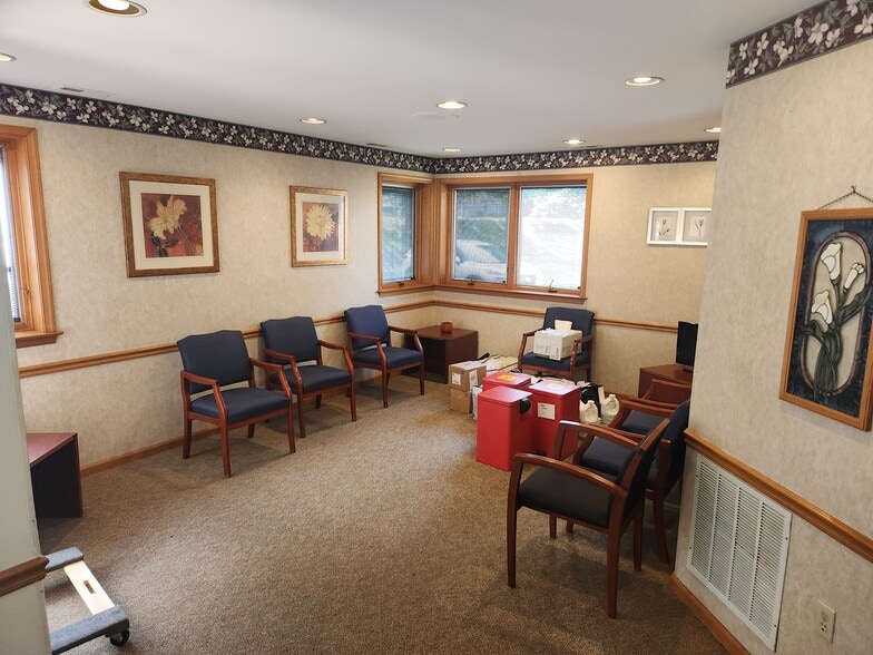 360 Middletown Blvd, Langhorne, PA à louer - Photo de l’immeuble – Image 2 sur 30