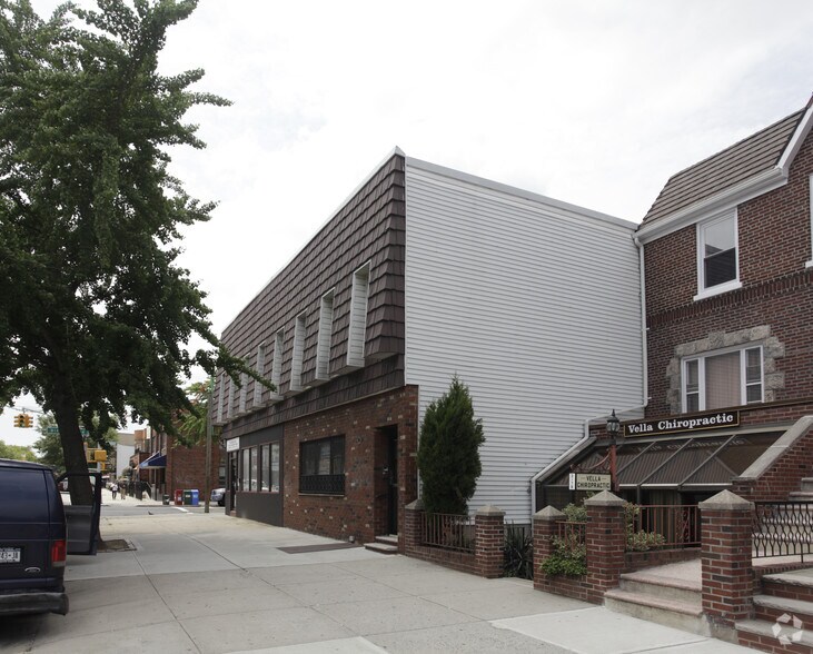 21-82-21-84 Steinway St, Astoria, NY à louer - Photo de l’immeuble – Image 2 sur 2