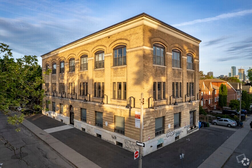 91 Oxford St, Toronto, ON à louer - Photo de l’immeuble – Image 1 sur 4