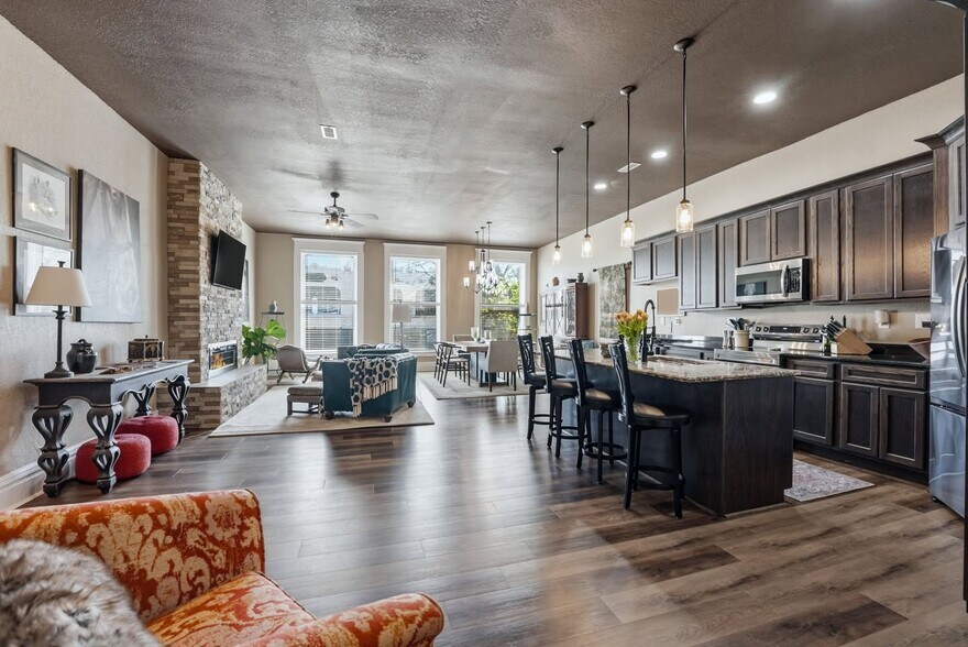215 N Michigan St, Plymouth, IN à vendre - Photo de l’immeuble – Image 3 sur 37