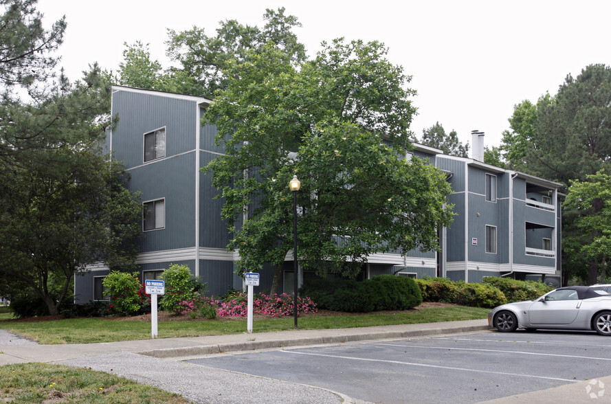 500 Waters Edge Dr, Newport News, VA à vendre - Photo de l’immeuble – Image 2 sur 79