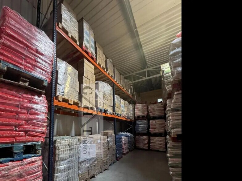 Industriel/Logistique dans Valenton à vendre - Photo de l’immeuble – Image 3 sur 5