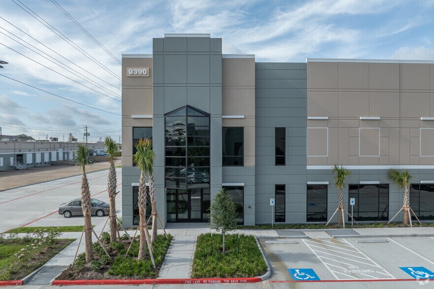 9220 Kirby Dr, Houston, TX à louer - Photo de l’immeuble – Image 3 sur 9
