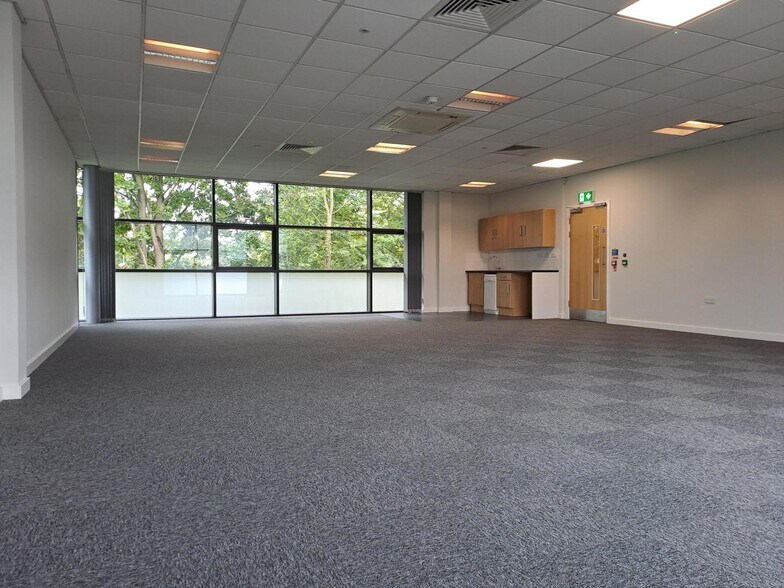 Whittle Way, Stevenage à vendre - Photo de l’immeuble – Image 2 sur 11