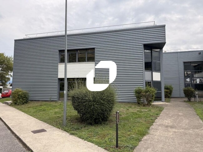 Plus de détails pour Local d'activités à louer