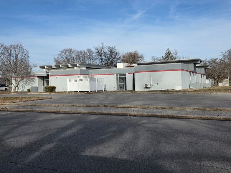 210 S Kingshighway St, Sikeston, MO à louer - Photo de l’immeuble – Image 3 sur 21