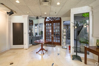 701 Kenmore Ave, Fredericksburg, VA à vendre Photo intérieure– Image 1 sur 8