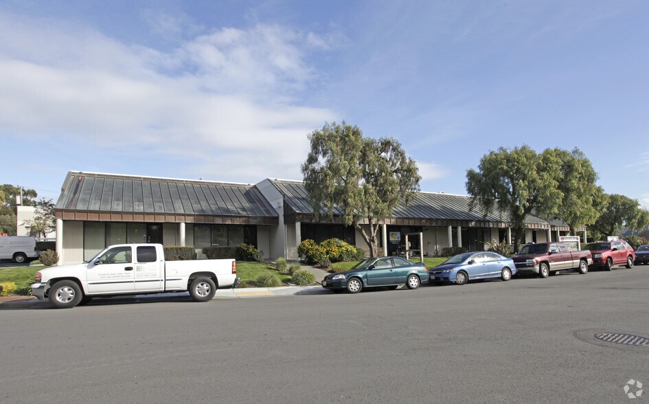 125 Mitchell Blvd, San Rafael, CA à louer - Photo principale – Image 1 sur 2
