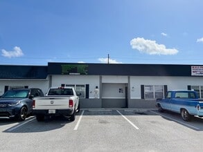 4861-4875 NE 12th Ave, Fort Lauderdale, FL à louer Photo de l’immeuble– Image 1 sur 7