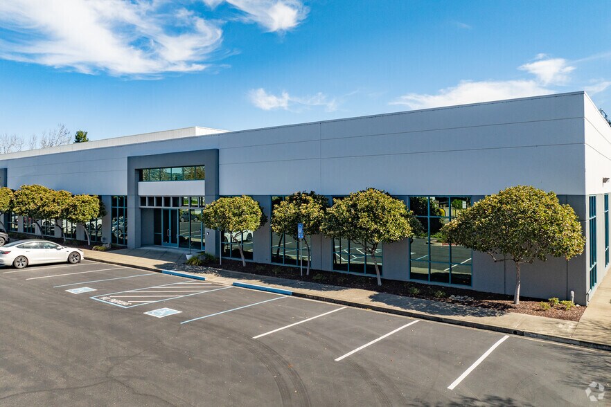 1758-1770 Corporate Cir, Petaluma, CA à louer - Photo principale – Image 1 sur 5