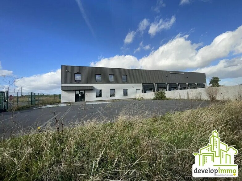 Local d'activités dans Mouen à vendre - Photo de l’immeuble – Image 3 sur 14