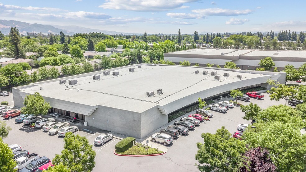 1244 Apollo Way, Santa Rosa, CA à louer - Photo principale – Image 1 sur 9