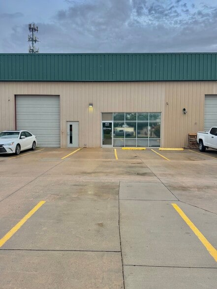 4910 Wakarusa Ct, Lawrence, KS à louer - Photo de l’immeuble – Image 2 sur 4