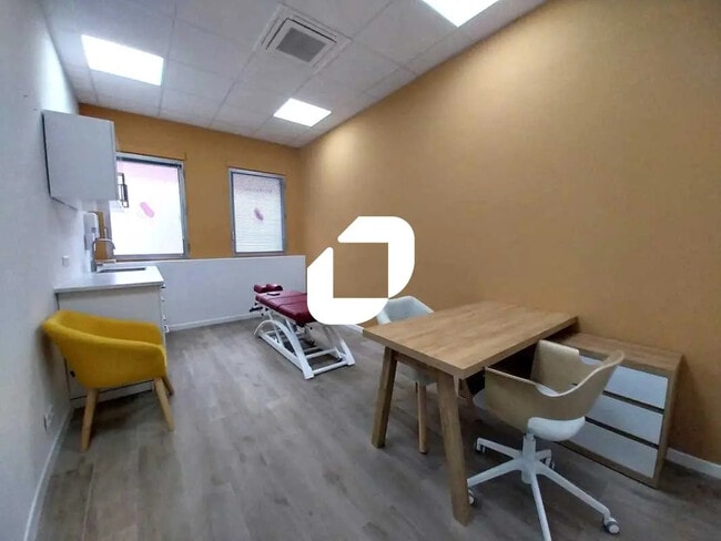 Plus de détails pour 1 Place Charles De Gaulle, Montigny-le-Bretonneux - Bureau à louer