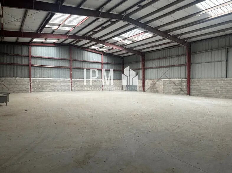 Local d’activités dans Aubagne à louer - Photo intérieure – Image 1 sur 7