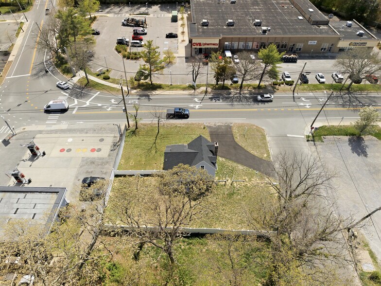 749 E Main St, Kings Park, NY à vendre - Photo de l’immeuble – Image 3 sur 23