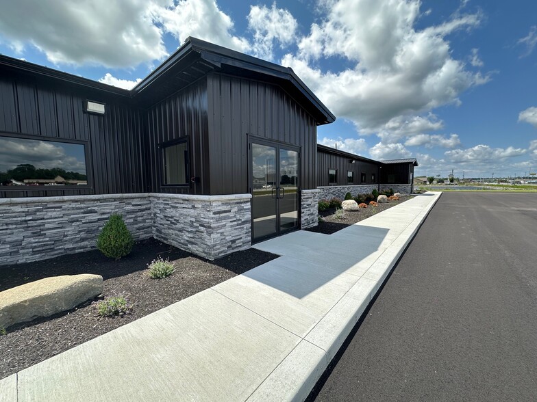 14501 W Commerce Rd, Daleville, IN à louer - Photo de l’immeuble – Image 2 sur 32