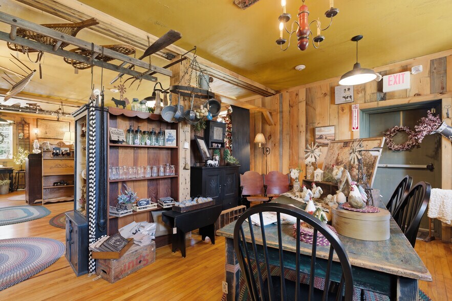 953 Victory Hwy, Burrillville, RI à vendre - Photo de l’immeuble – Image 3 sur 55