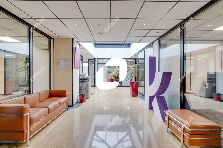 Local d’activités dans Villiers-sur-Marne à louer - Photo de l’immeuble – Image 2 sur 8